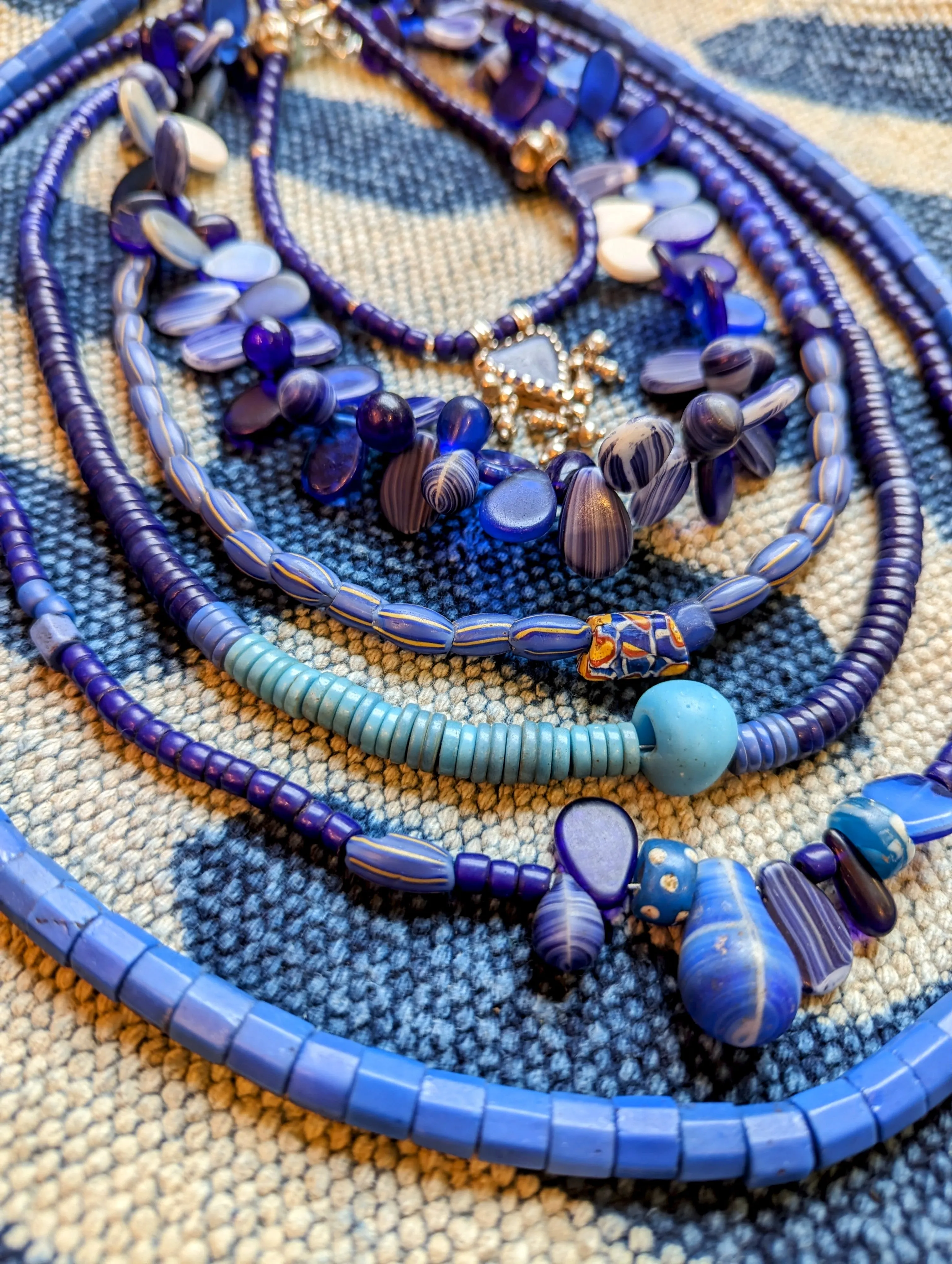 Indigo lovers trade beads